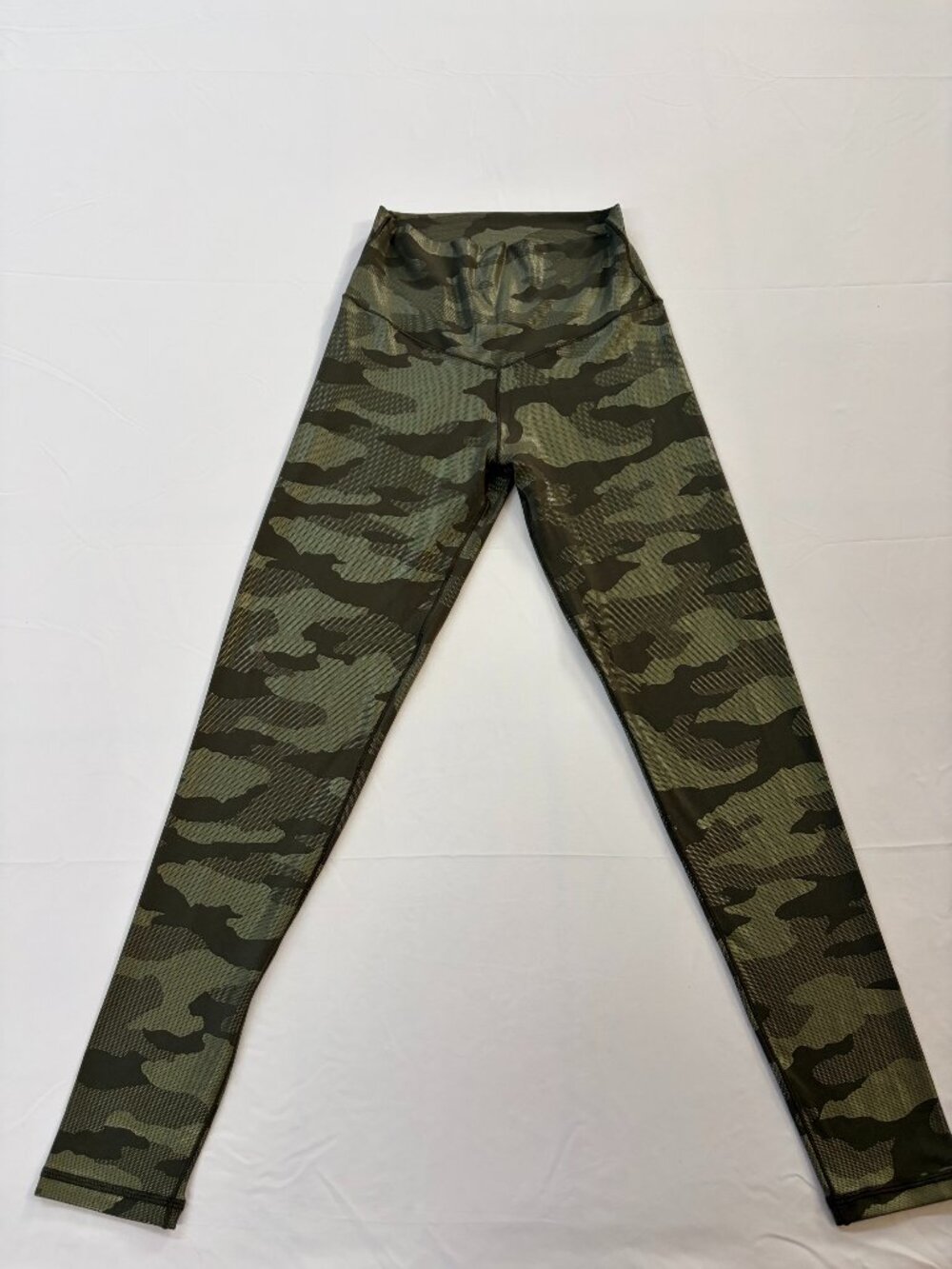 Offline by Aerie Shimmery Camo Leggings Size Medium